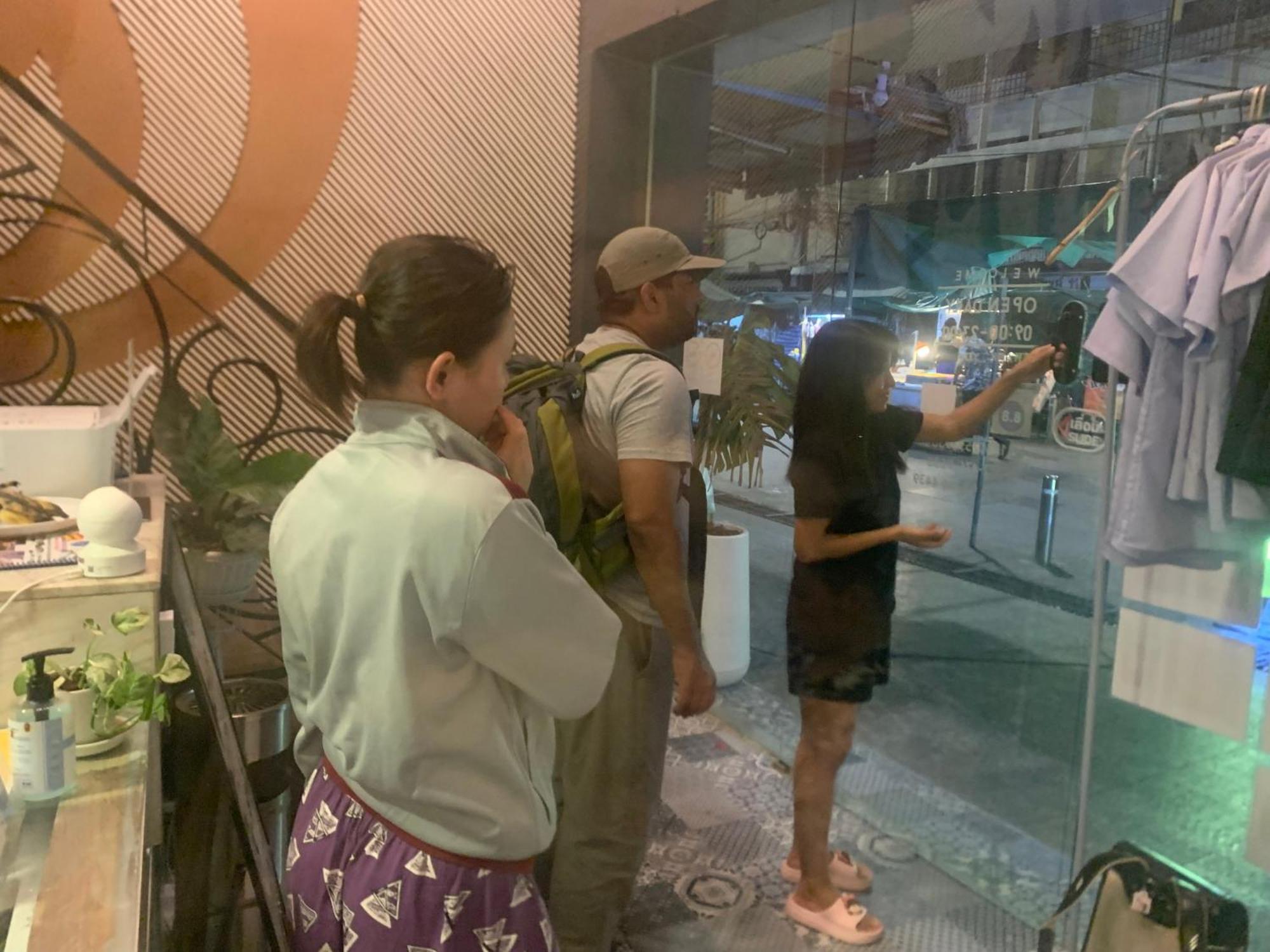 Susu Khaosan Hostel Bangkok Exterior foto